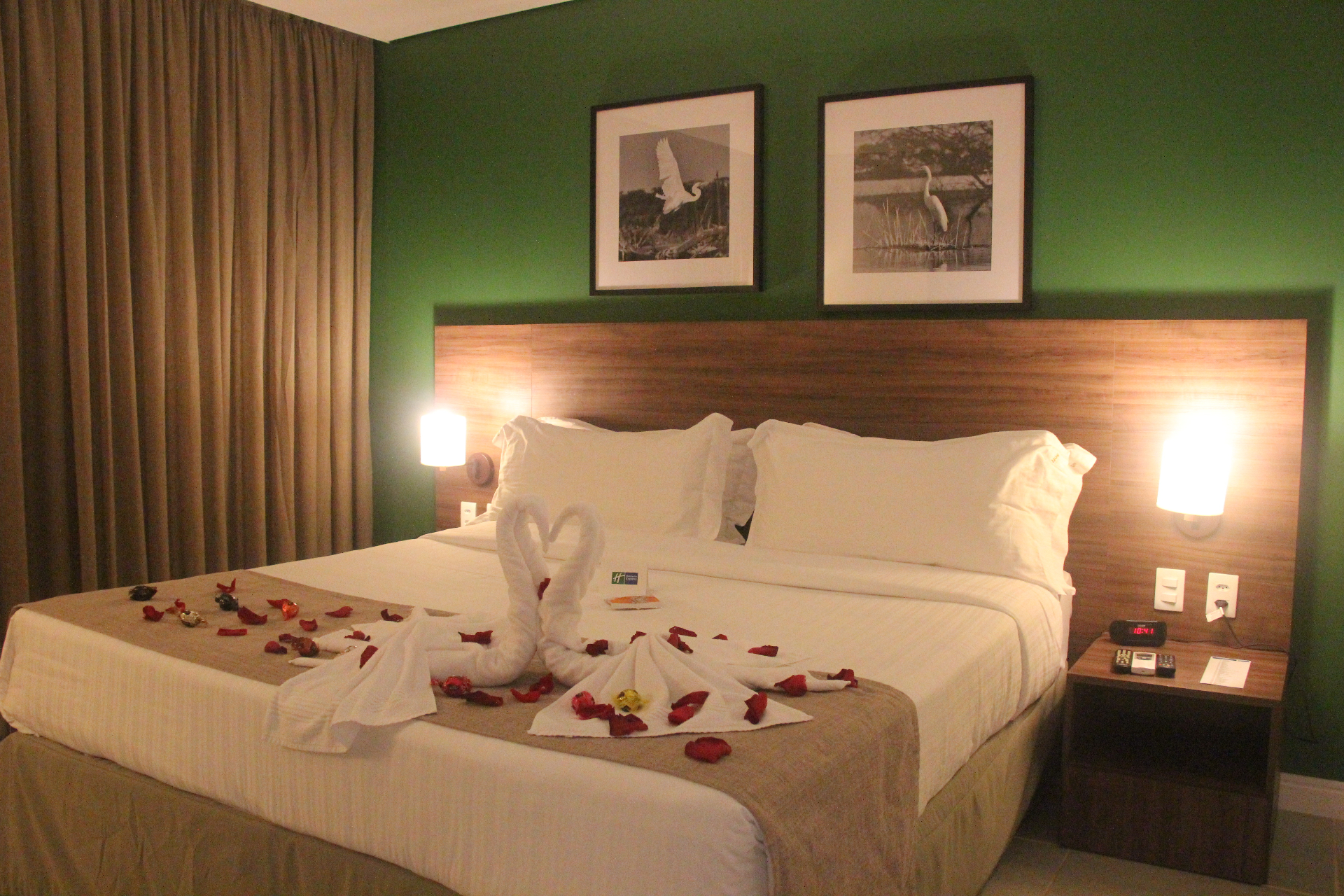 Casal celebrando no Diff Hotel